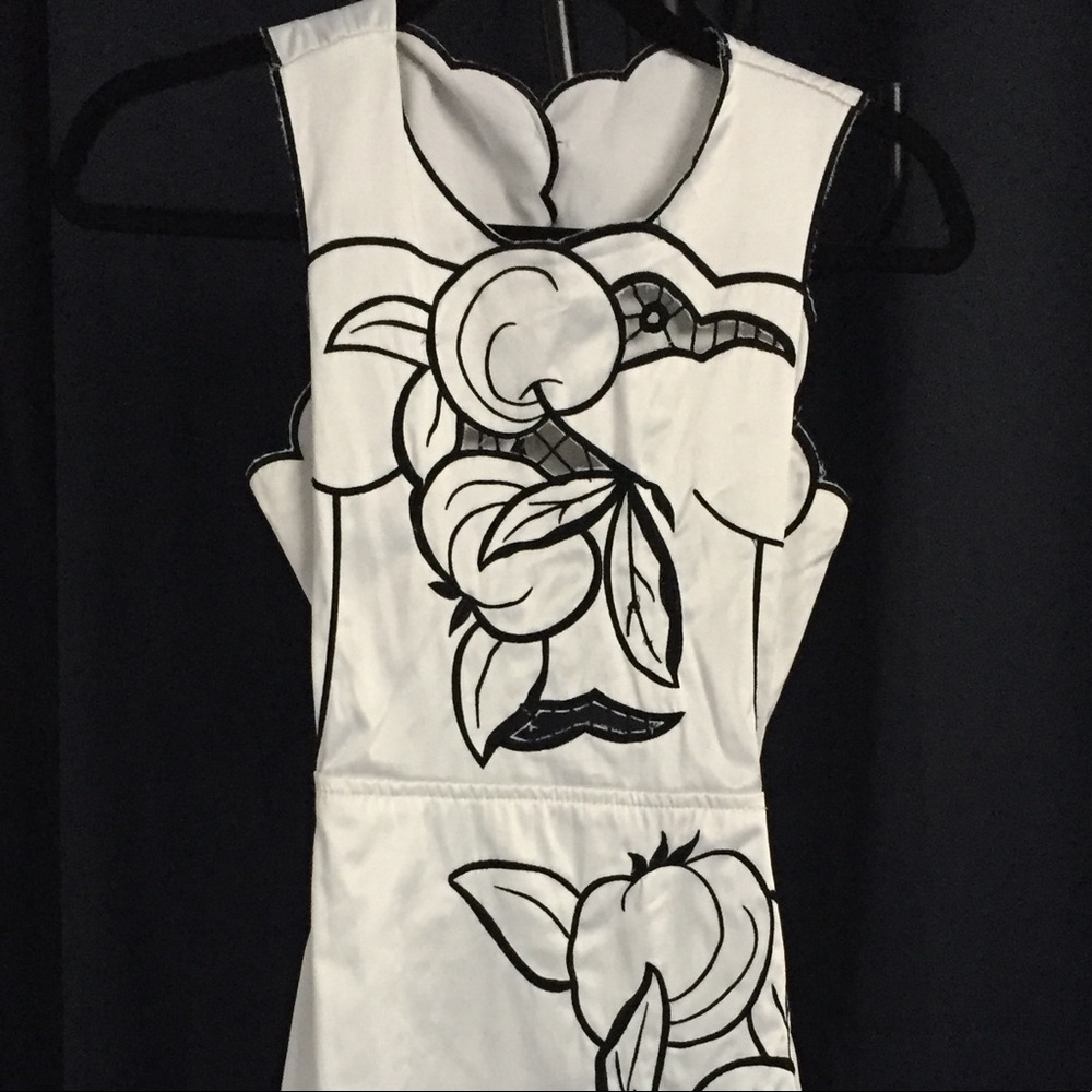 Dress - Picture 5 of 5